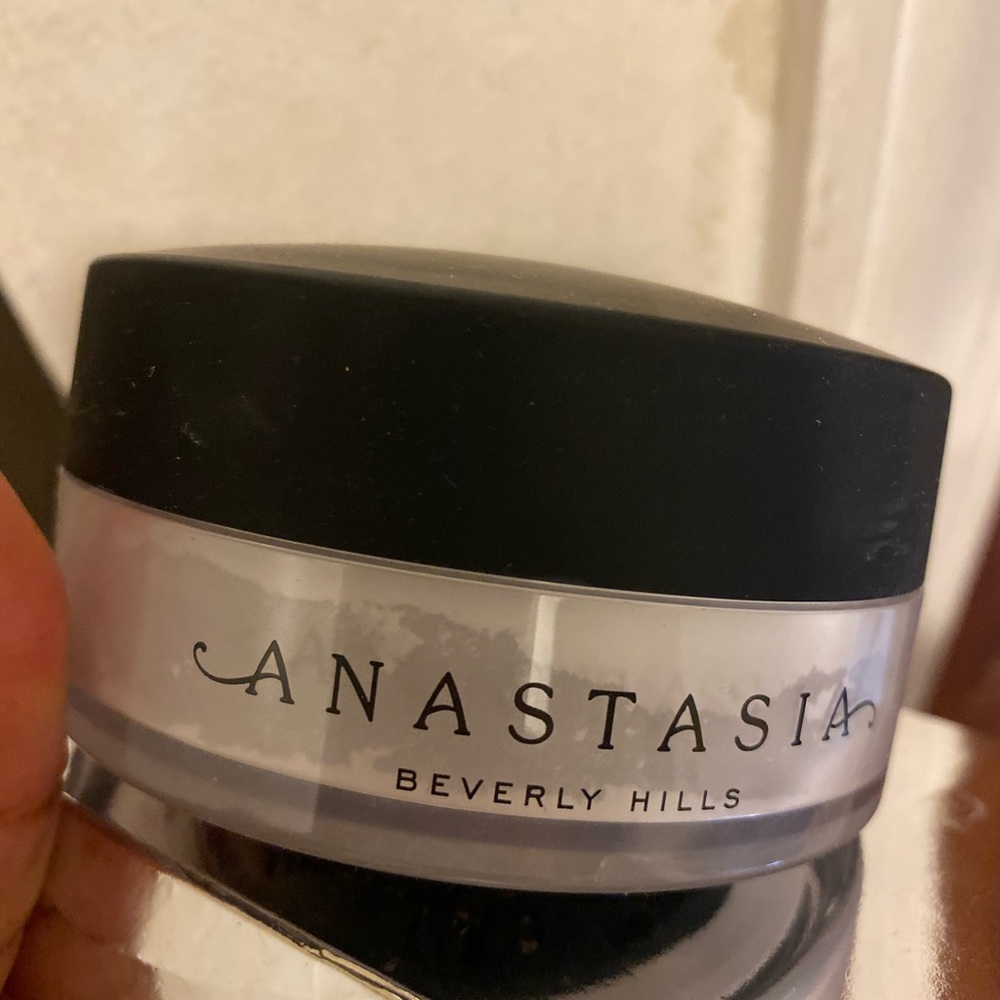 Anastasia Translucent Powder - Picture 7 of 10